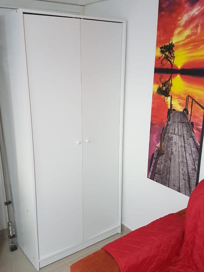 Sole...Mare...E...Spiaggie Bianche! Lejlighed Vada Eksteriør billede